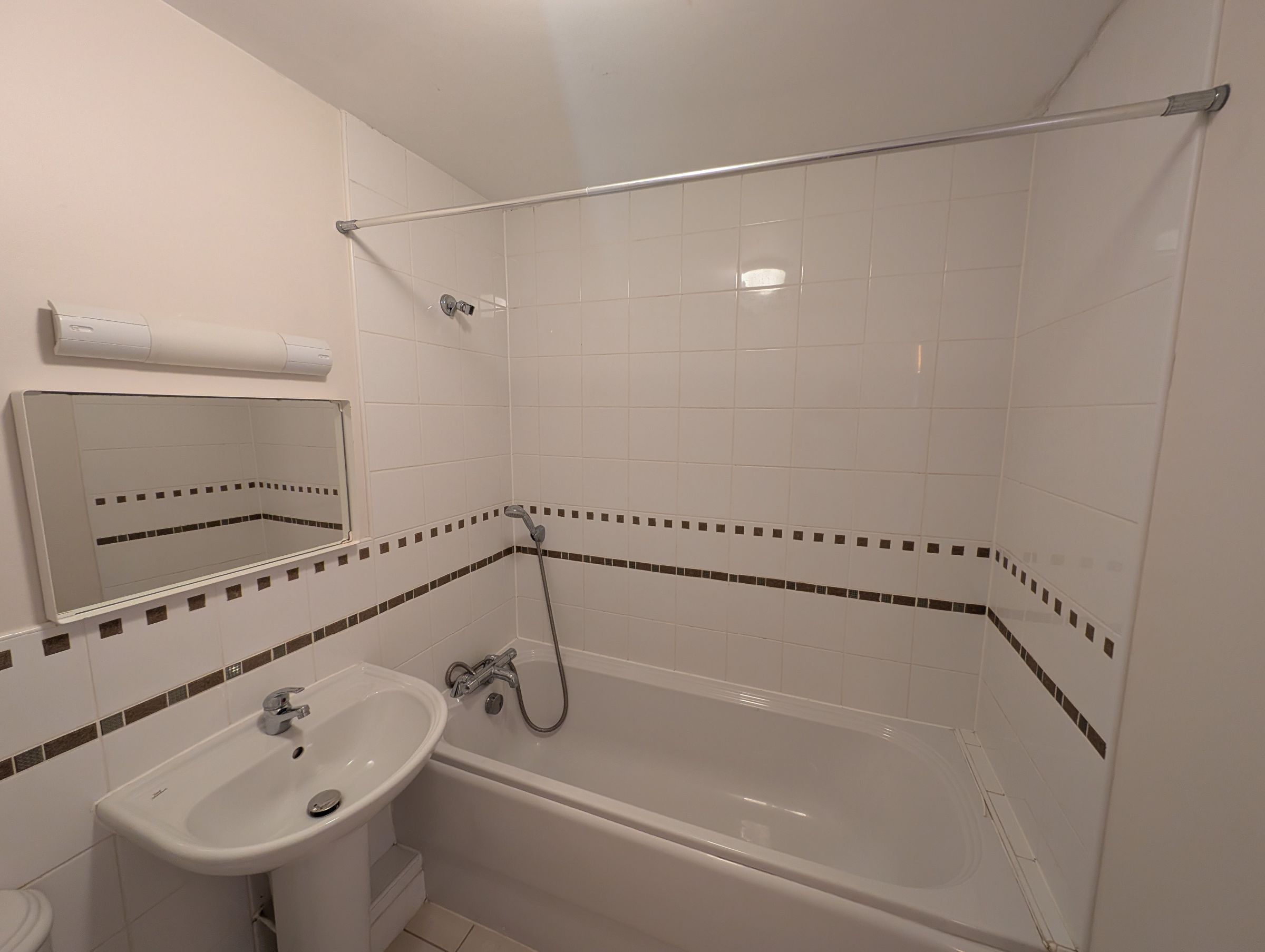 2 bed flat to rent in Linden Grange, Bristol 7