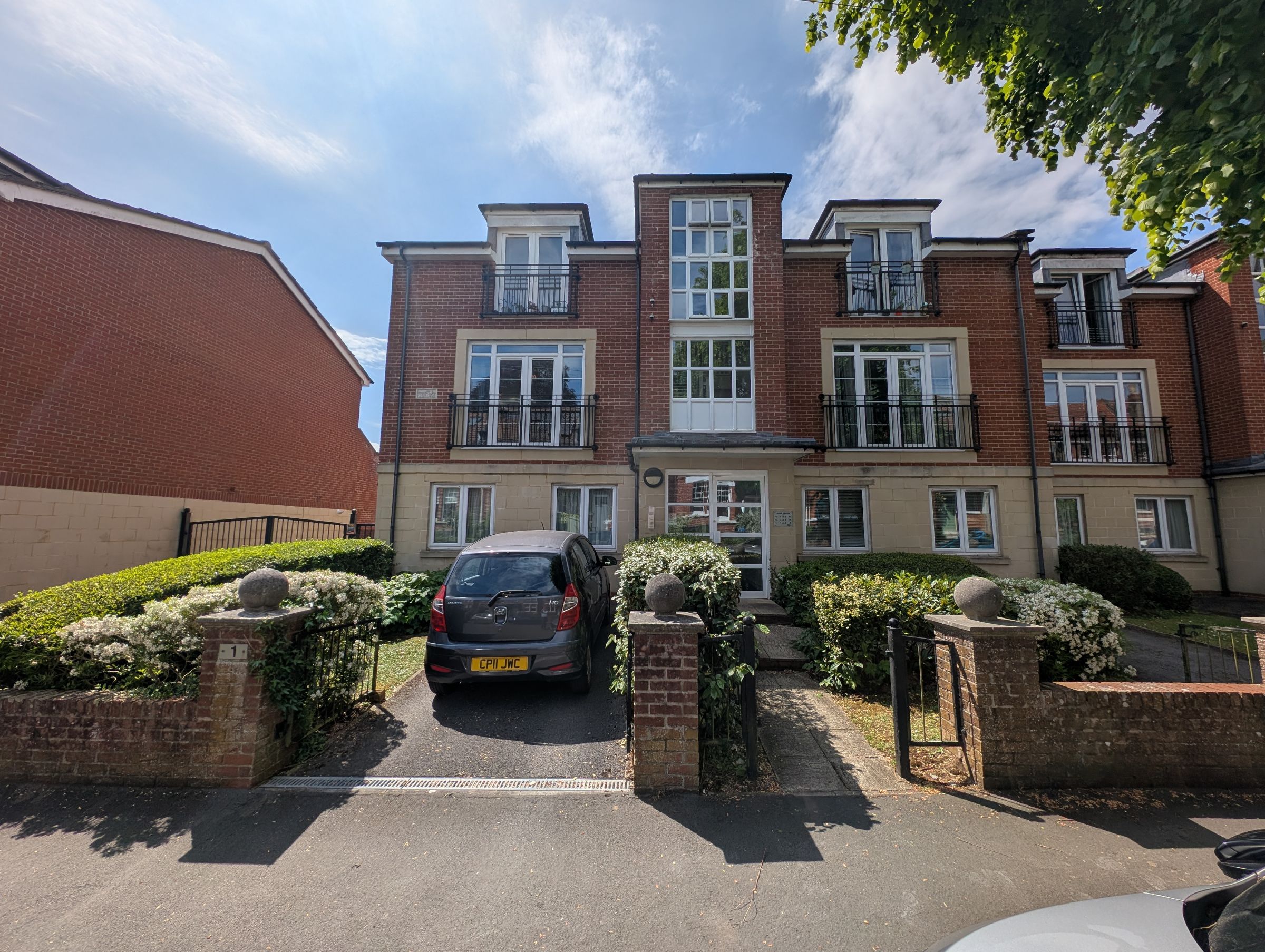 2 bed flat to rent in Linden Grange, Bristol, BS7 