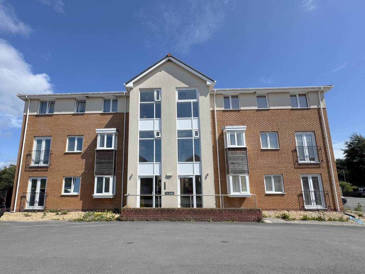 1 Bed Flat For Sale In Ty Rhos, Llanbadarn Fawr, (Ref: 659725), SY23