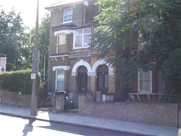 AVAILABLE FROM 12 NOVEMBER 2020. We have pleasure in offering this well presented UNFURNISHED ground floor converted maisonette within comfortable walking distance of Tufnell Park underground station (Northern Line) and the trendy shops and eateries on Fortess Road. The accommodation comprises ...