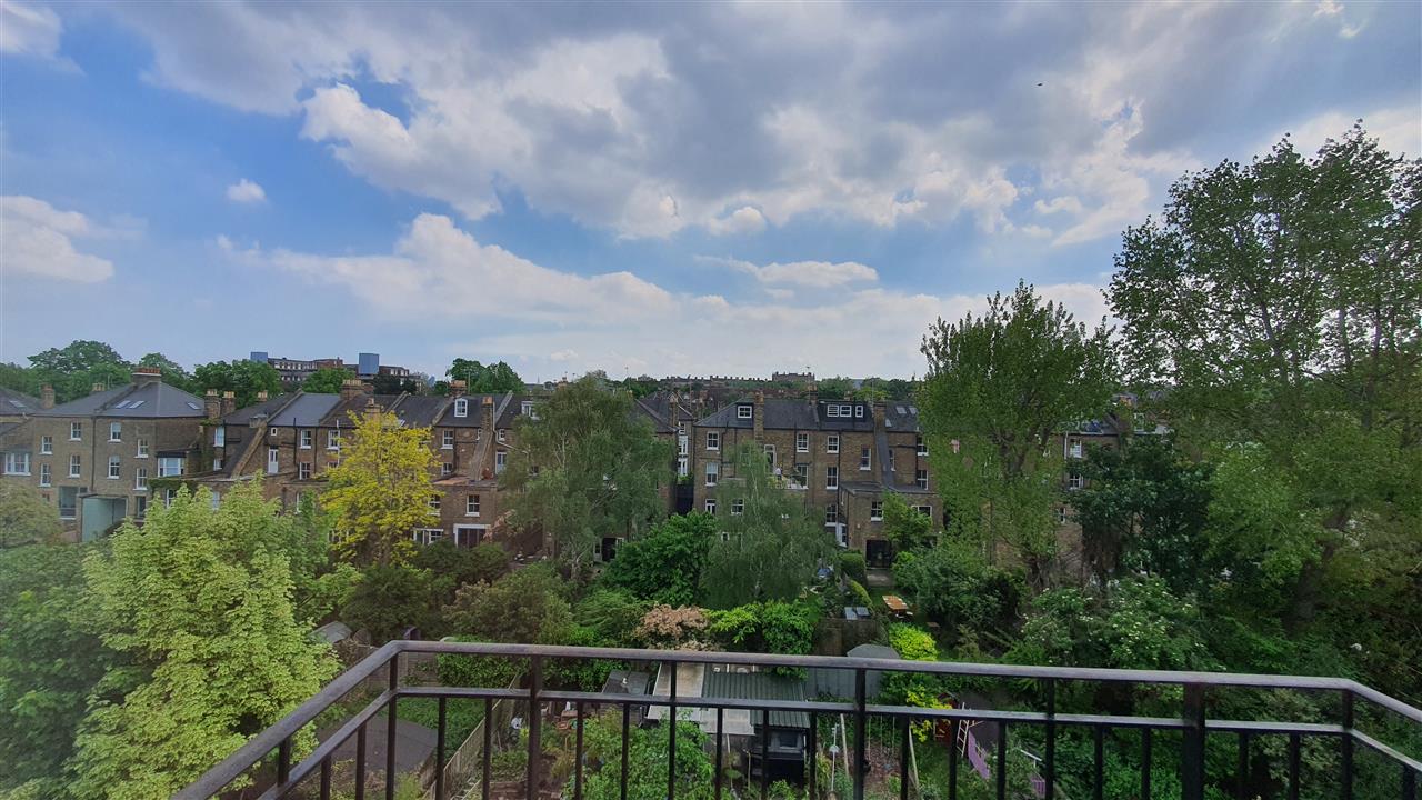 2 bed flat to rent in Tufnell Park Road 7