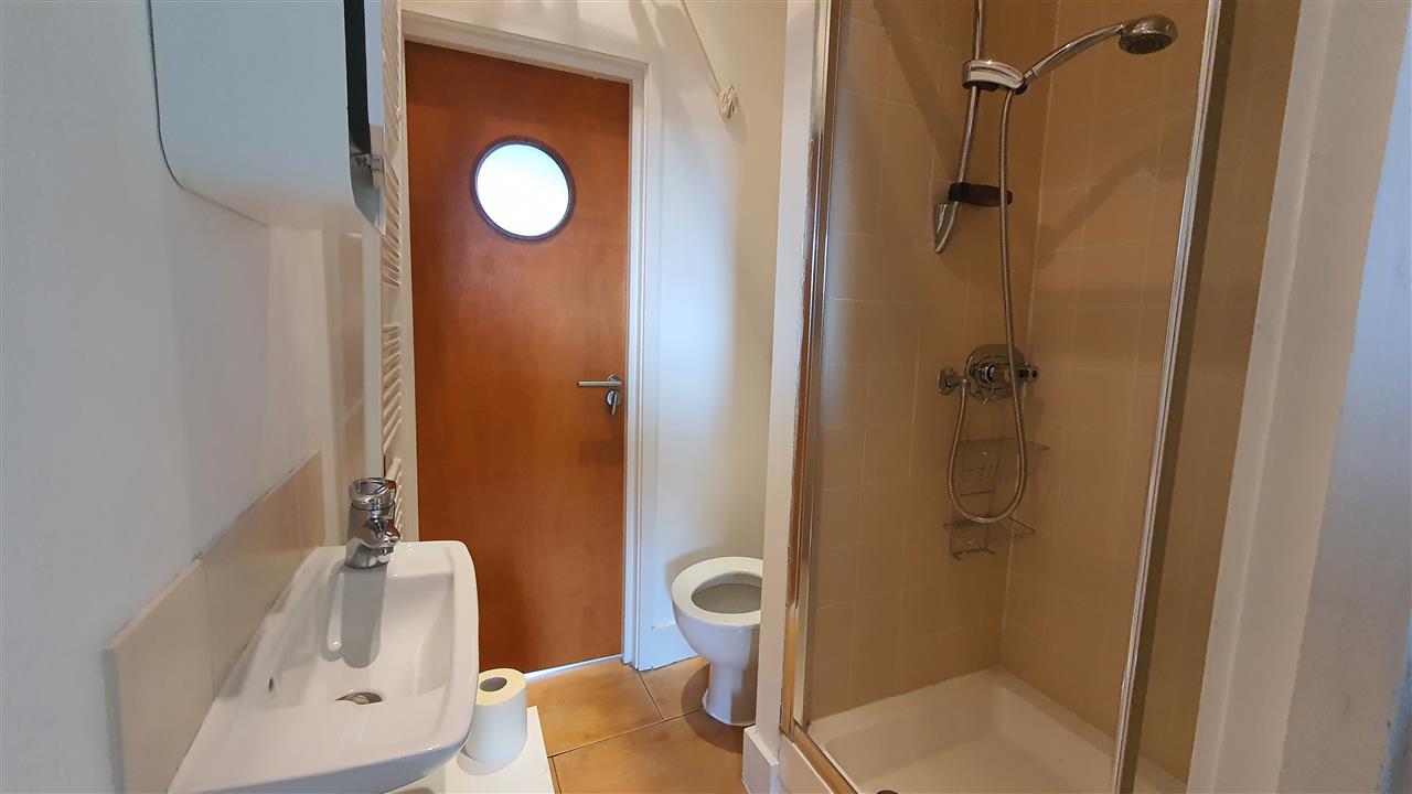 2 bed flat to rent in Tufnell Park Road 9