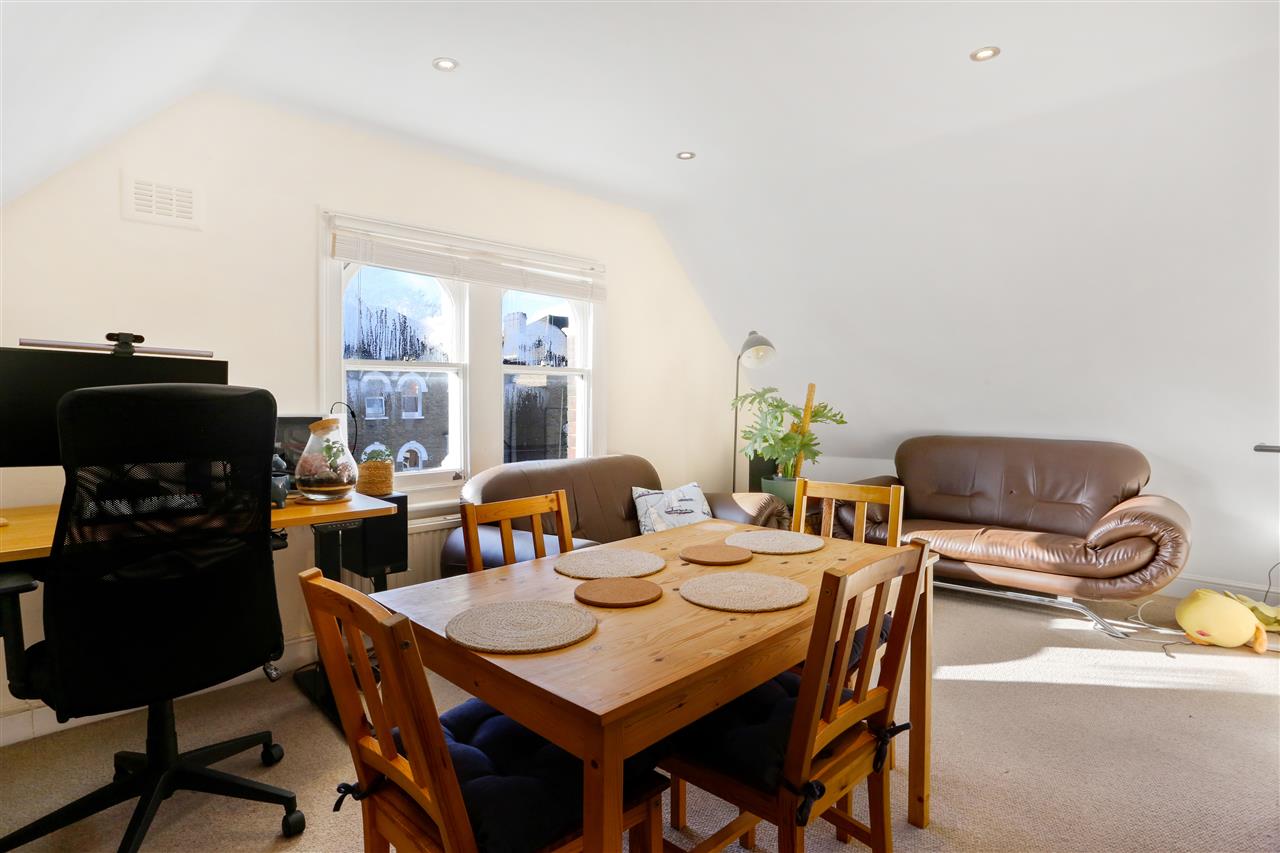 2 bed flat to rent in Yerbury Road  - Property Image 2