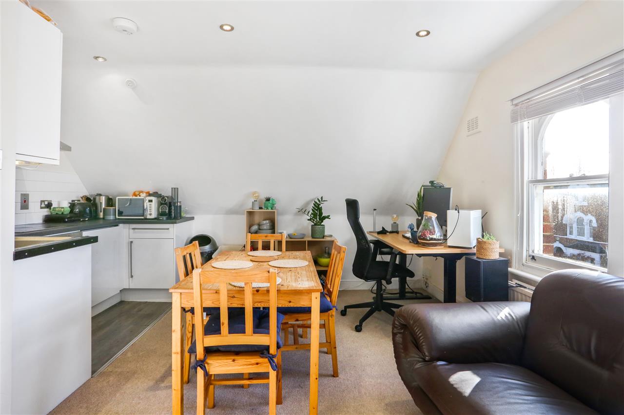 2 bed flat to rent in Yerbury Road  - Property Image 3