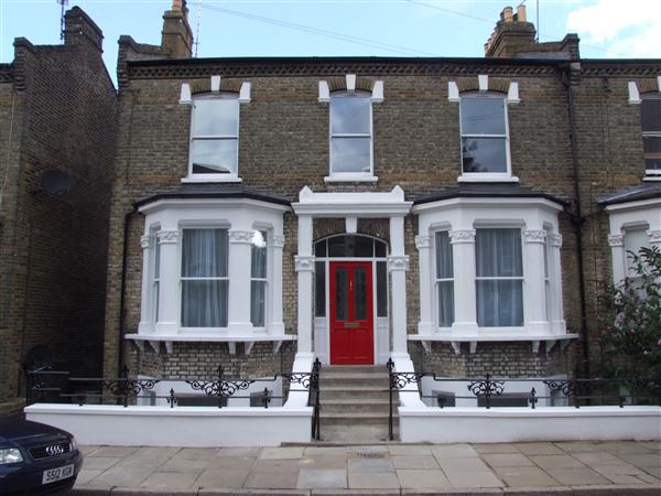 2 bed flat to rent in Celia Road  - Property Image 1