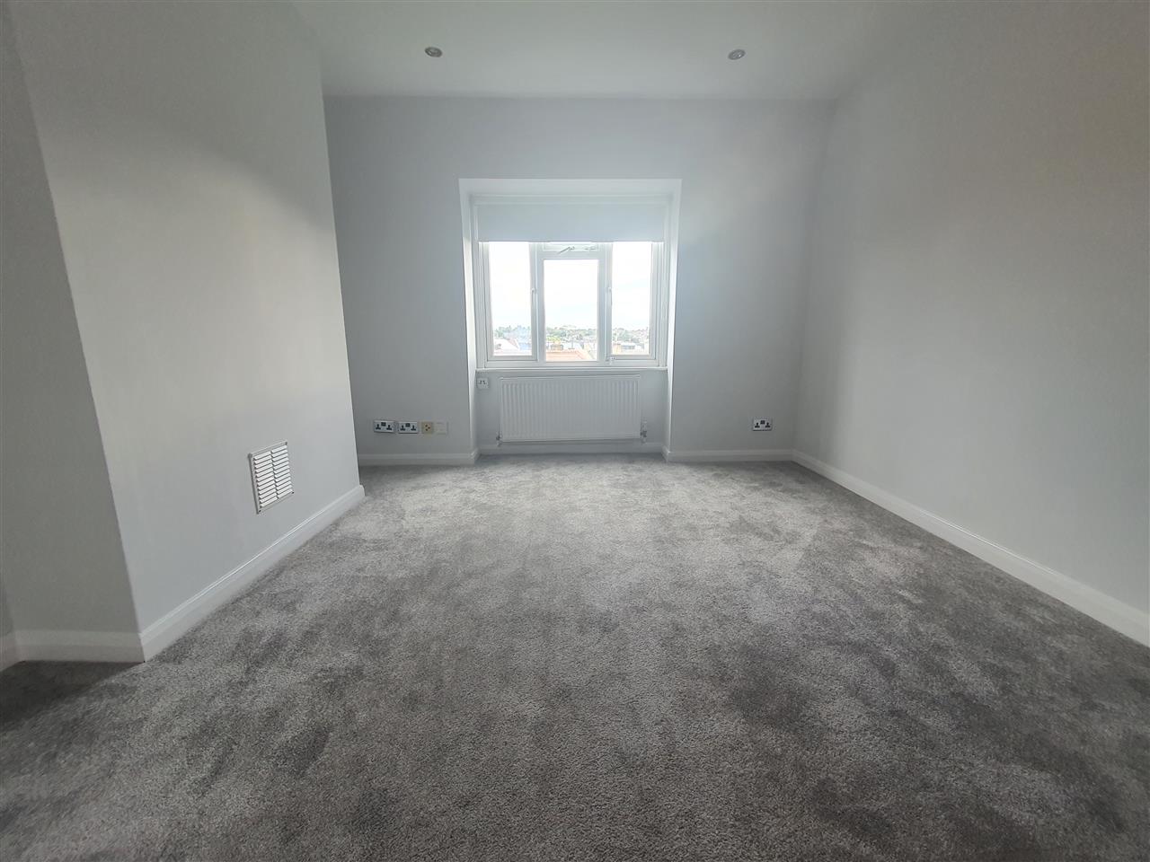 2 bed flat to rent in Edward Grove  - Property Image 2