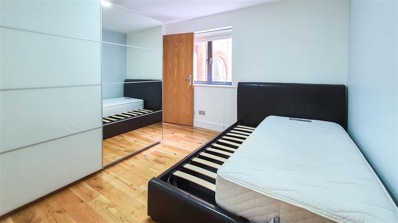 2 bed flat to rent in Manor Gardens  - Property Image 9