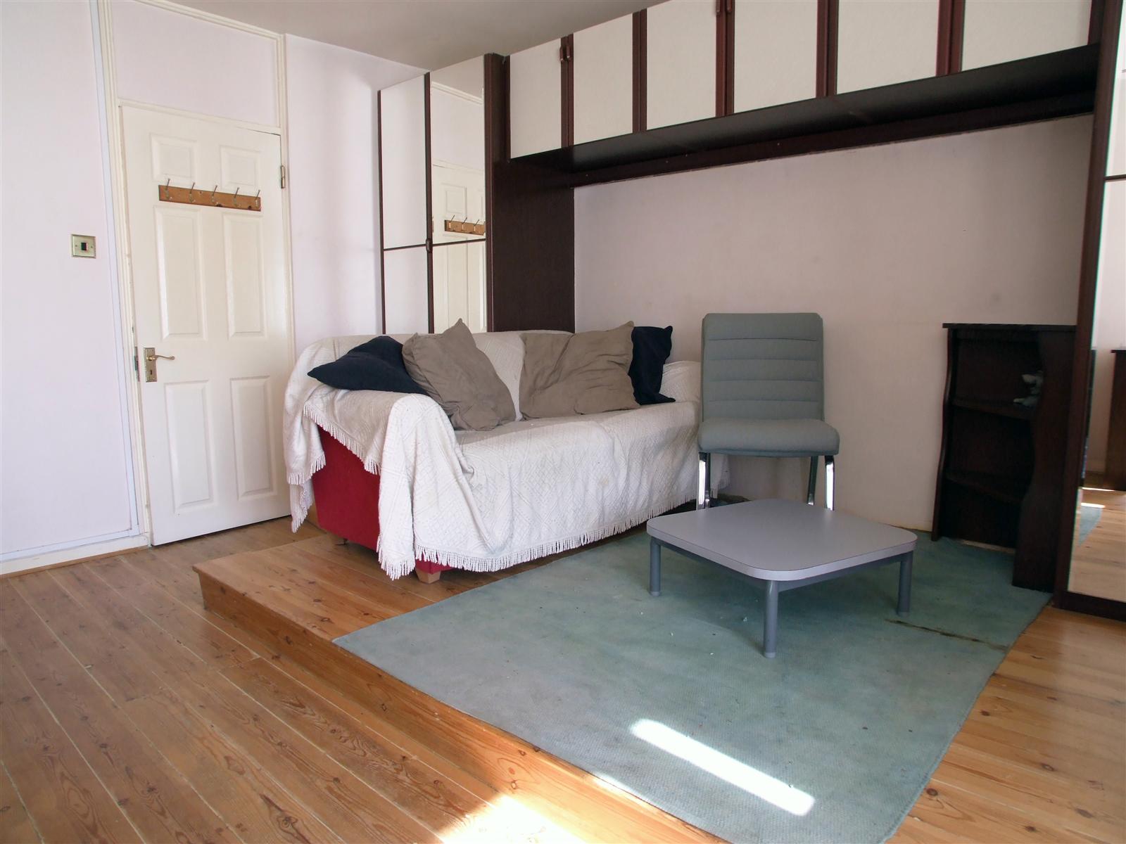 Studio flat to rent in Tufnell Park Road 3