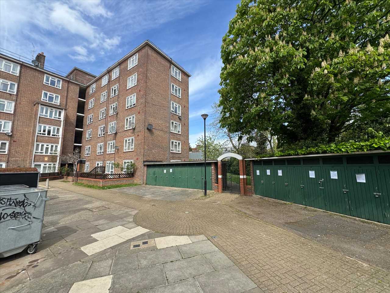 Studio flat to rent in Tufnell Park Road 11