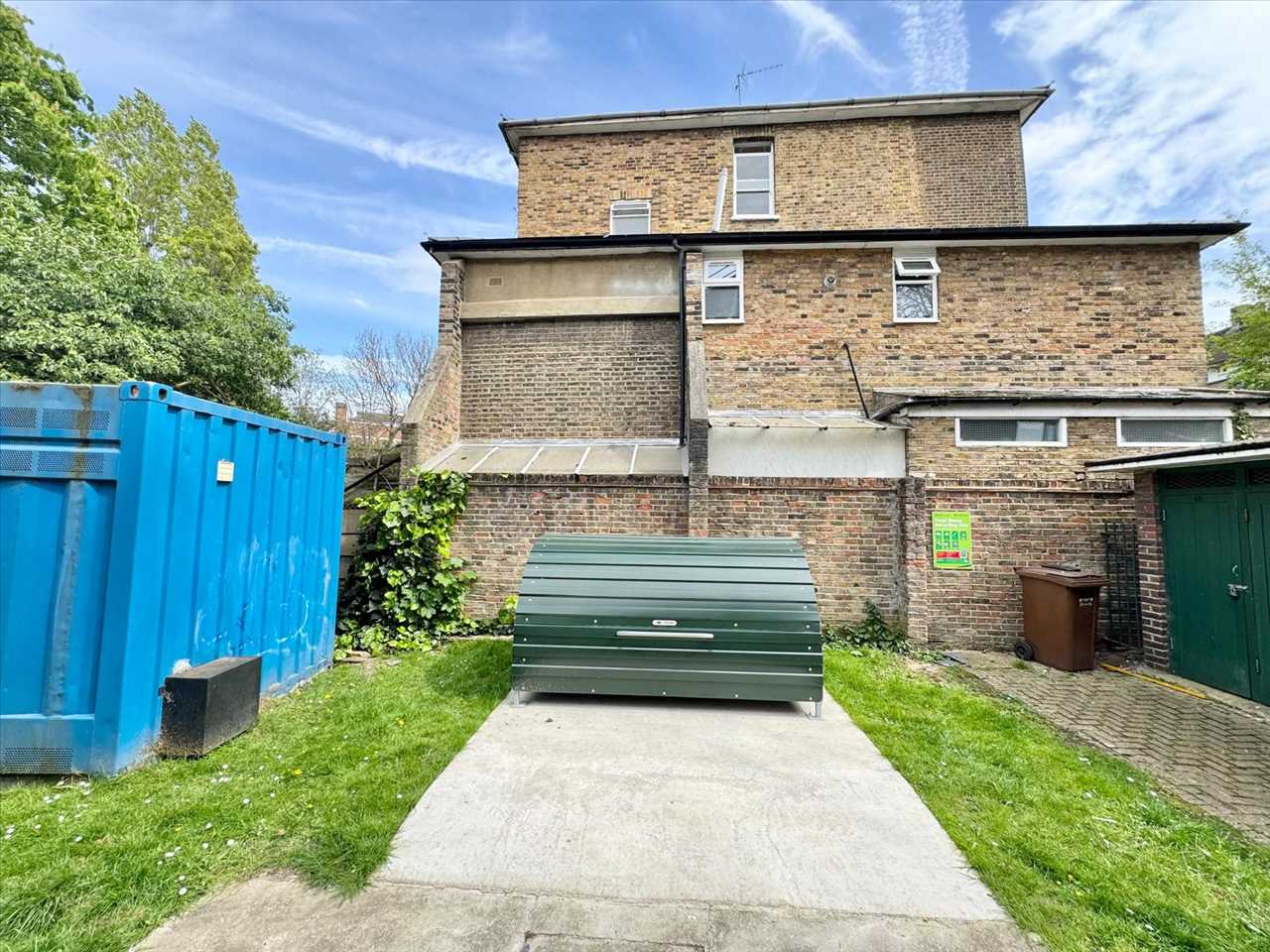 Studio flat to rent in Tufnell Park Road 12