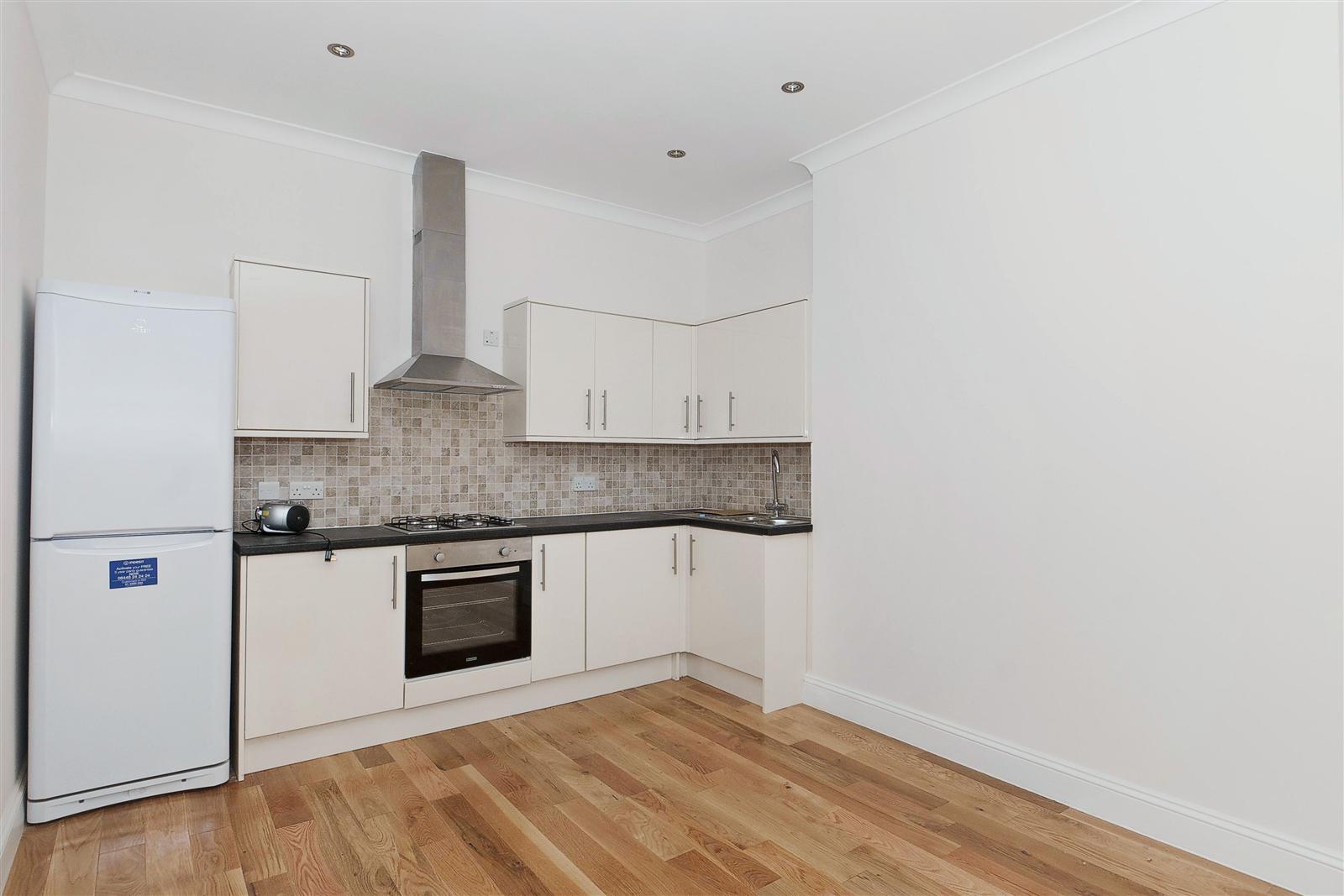 AVAILABLE FROM 7TH JUNE 2022. Forming part of a development of converted flats within a pair of semi detached period houses is this raised ground floor 590 square ft. apartment. The accommodation comprises of a LARGE DOUBLE BEDROOM, large open plan reception/kitchen leading to a PRIVATE ...