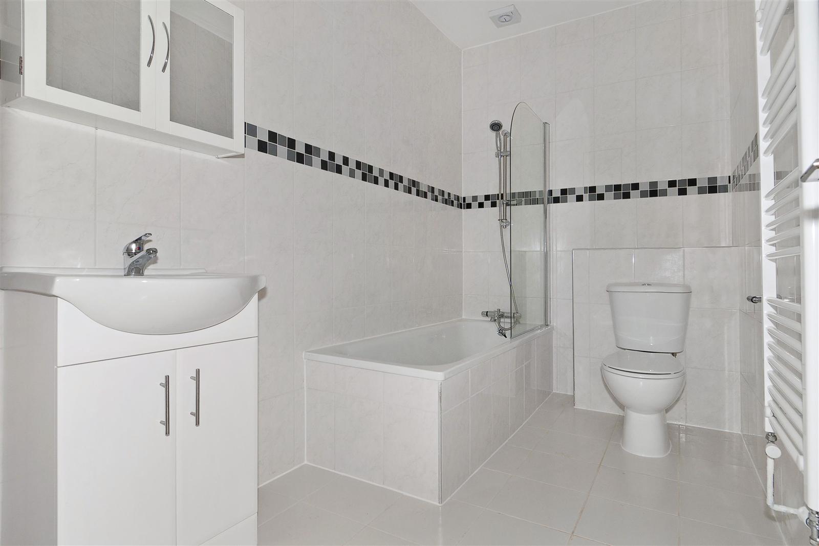 3 bed flat to rent in Anson Road 4