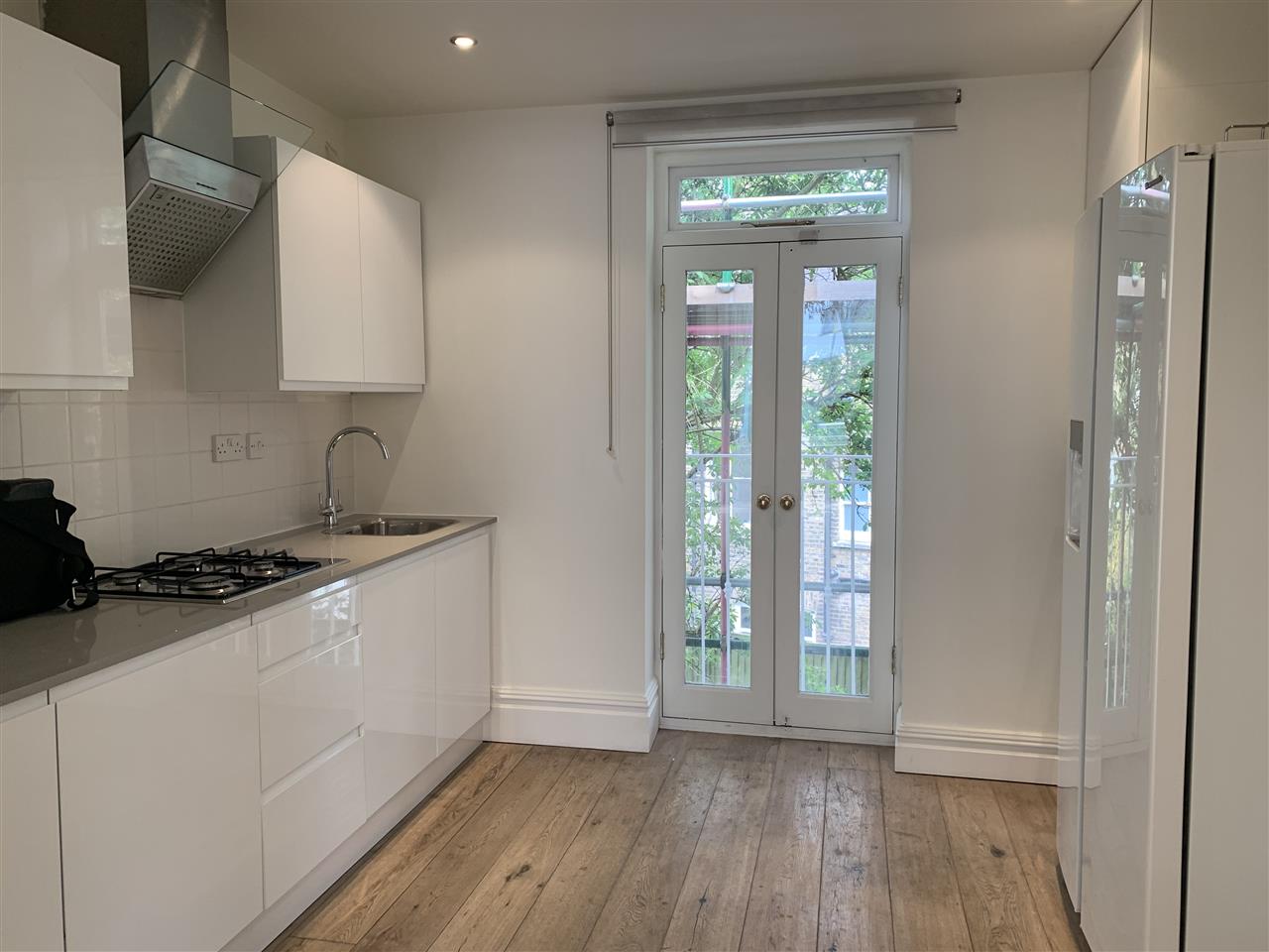 2 bed flat to rent in Celia Road 3