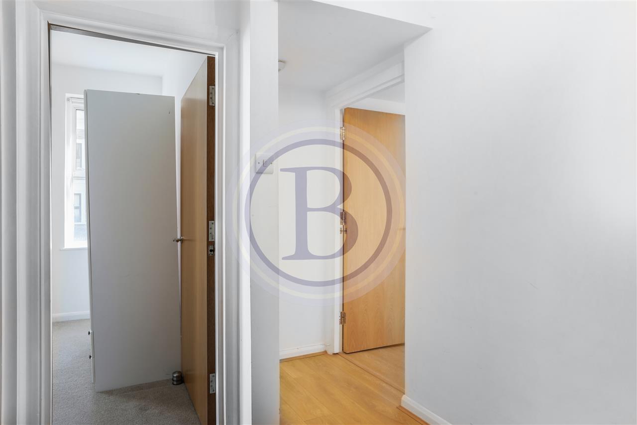 1 bed flat to rent in Queens Crescent 6