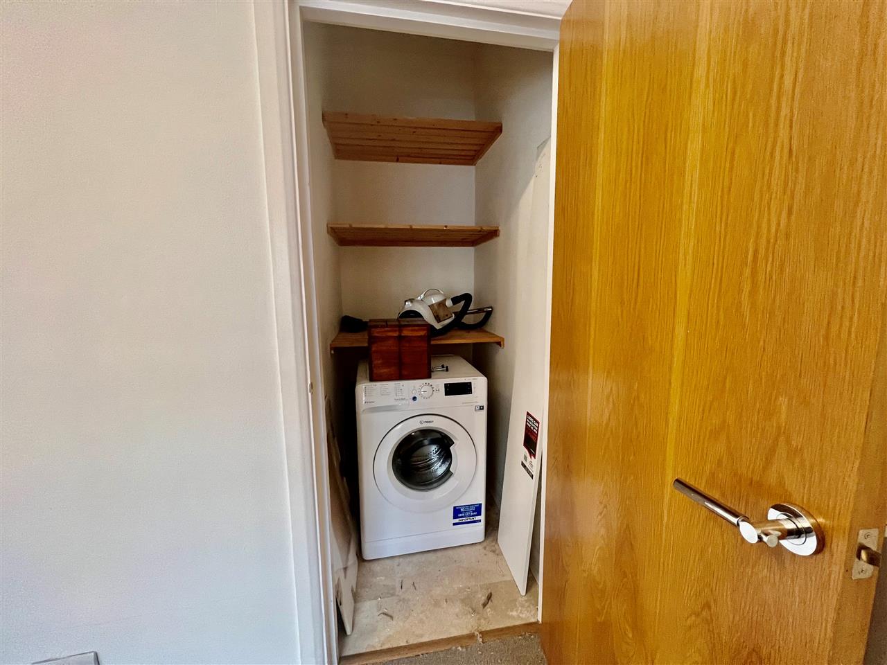 1 bed flat to rent in Queens Crescent 7