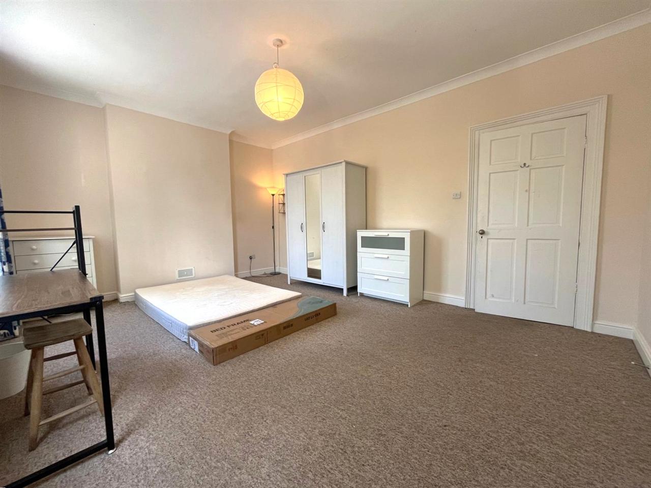 4 bed terraced house to rent in Wedmore Gardens  - Property Image 5