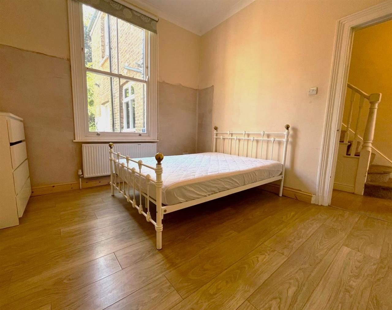 4 bed terraced house to rent in Wedmore Gardens 10