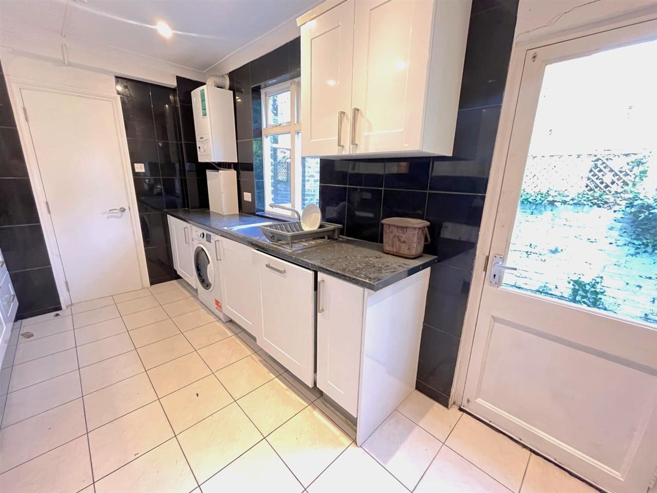 4 bed terraced house to rent in Wedmore Gardens 14