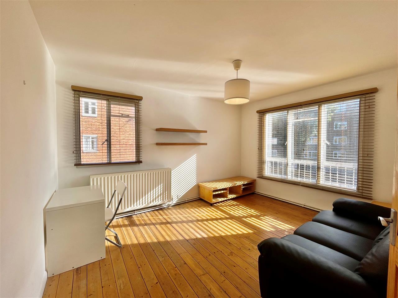 1 bed flat to rent in Junction Road 1