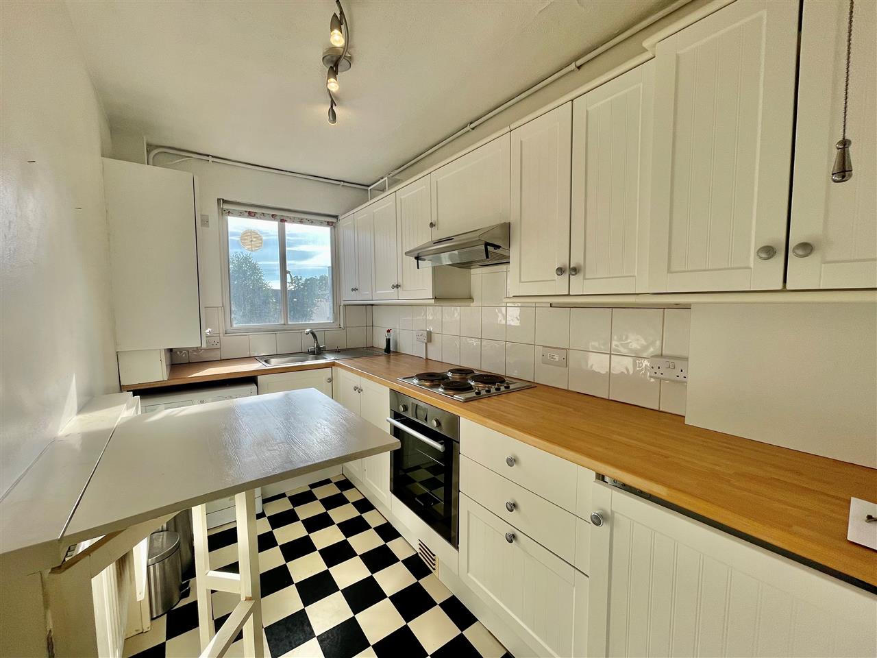 1 bed flat to rent in Junction Road 2