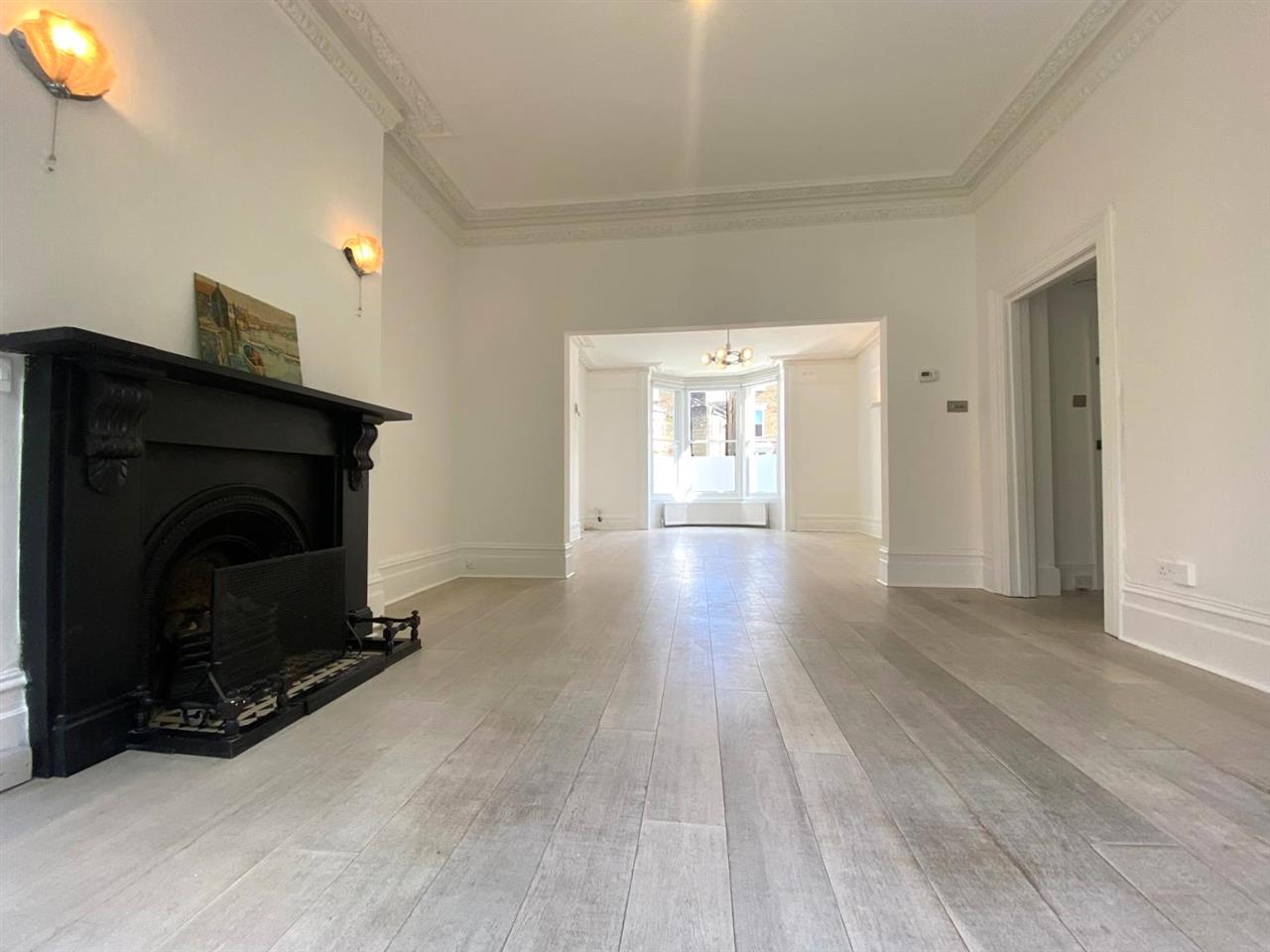 3 bed flat to rent in Lady Margaret Road 3