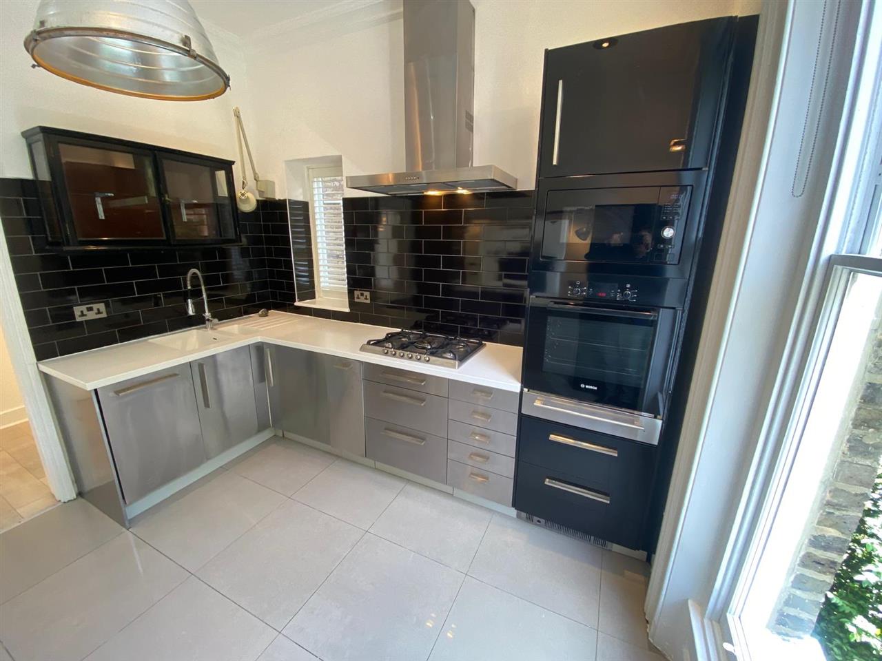 3 bed flat to rent in Lady Margaret Road  - Property Image 9