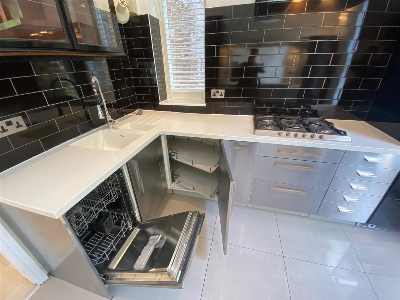 3 bed flat to rent in Lady Margaret Road  - Property Image 10