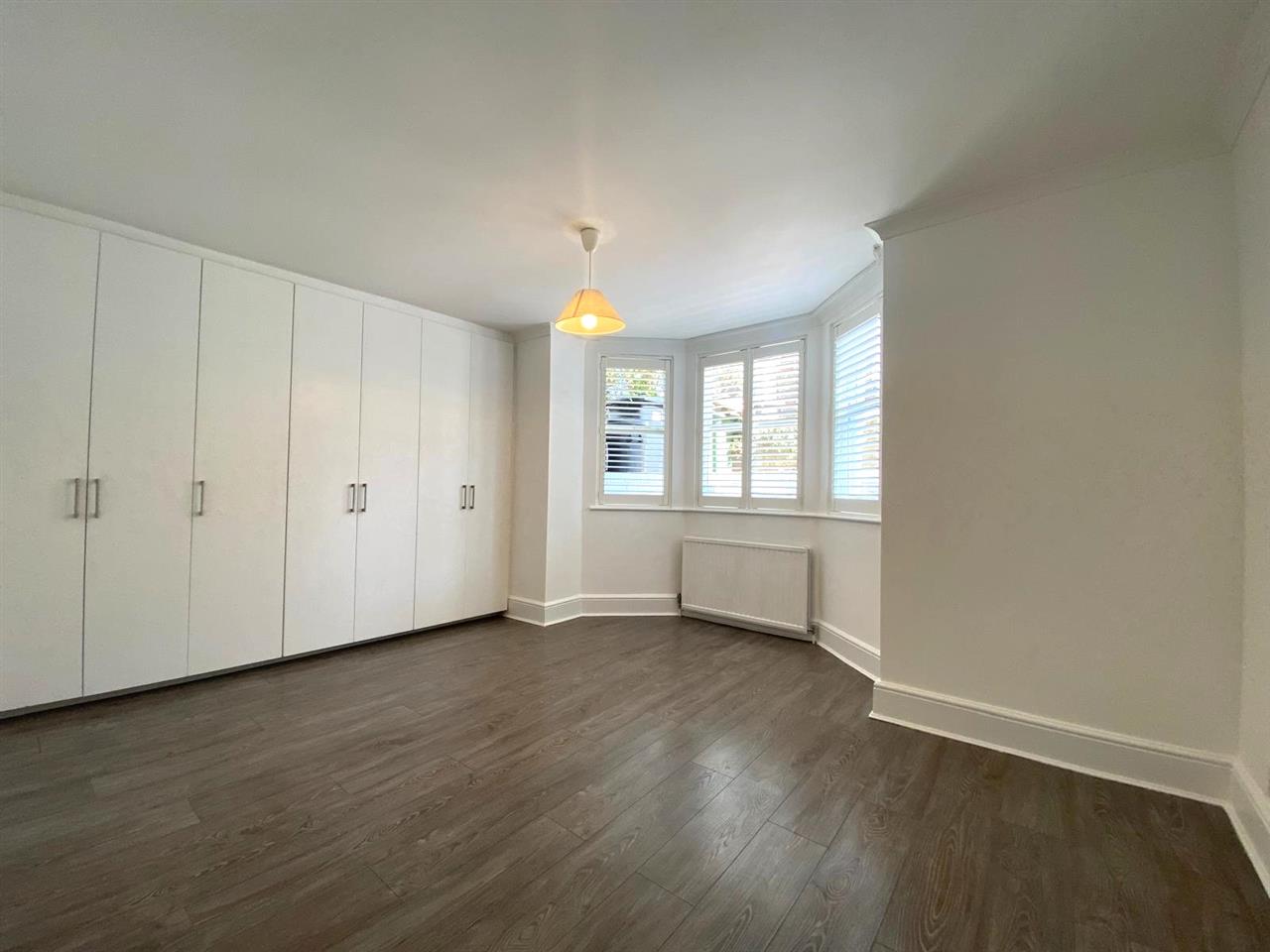 3 bed flat to rent in Lady Margaret Road 13