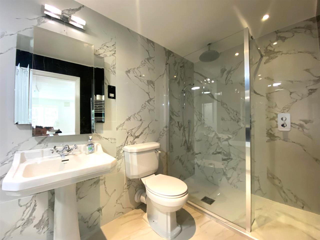 3 bed flat to rent in Lady Margaret Road 20