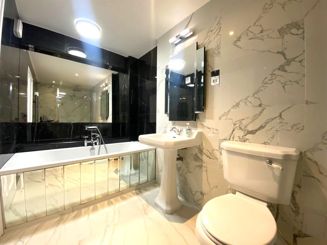 3 bed flat to rent in Lady Margaret Road 21