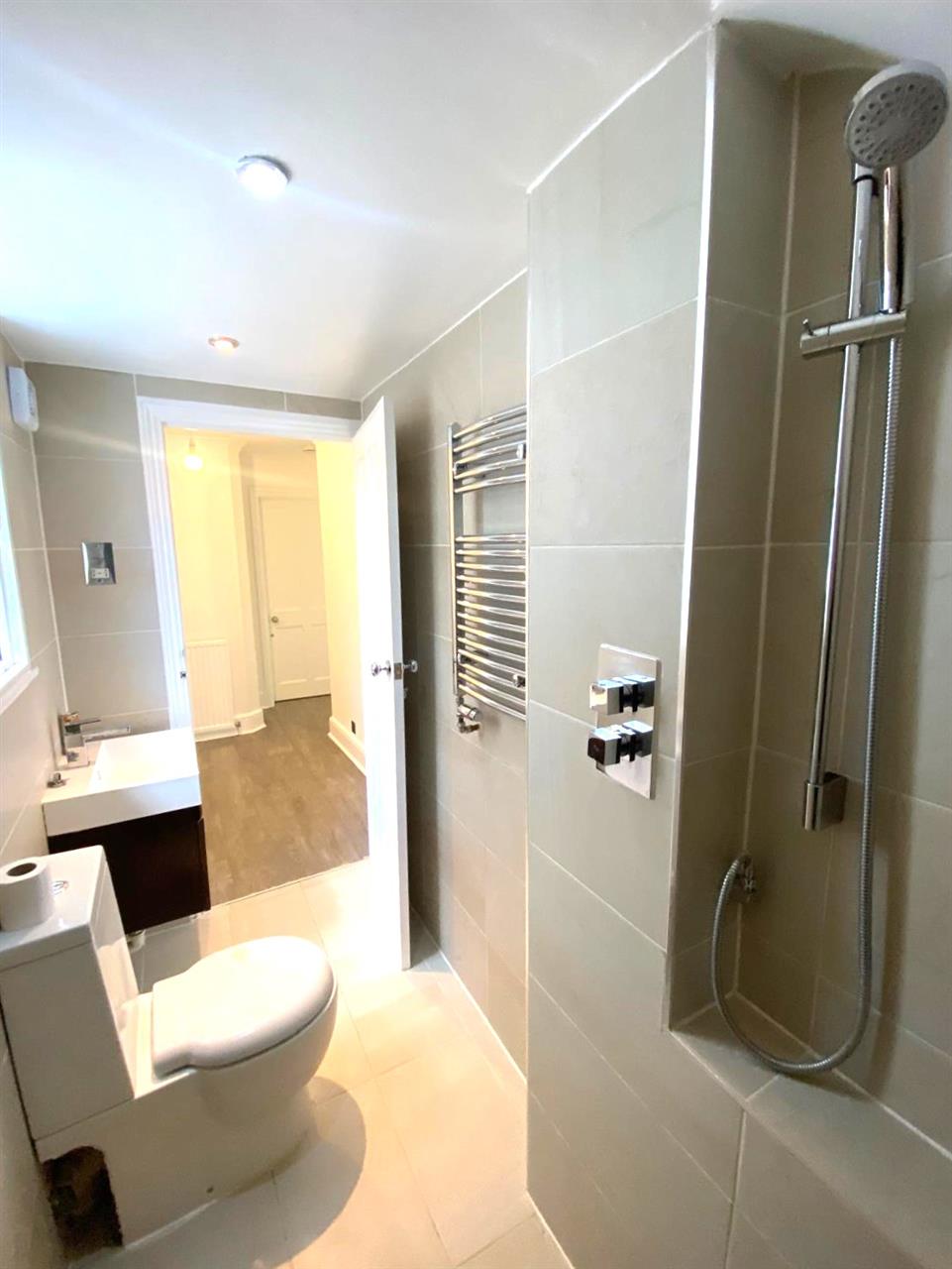 3 bed flat to rent in Lady Margaret Road 23