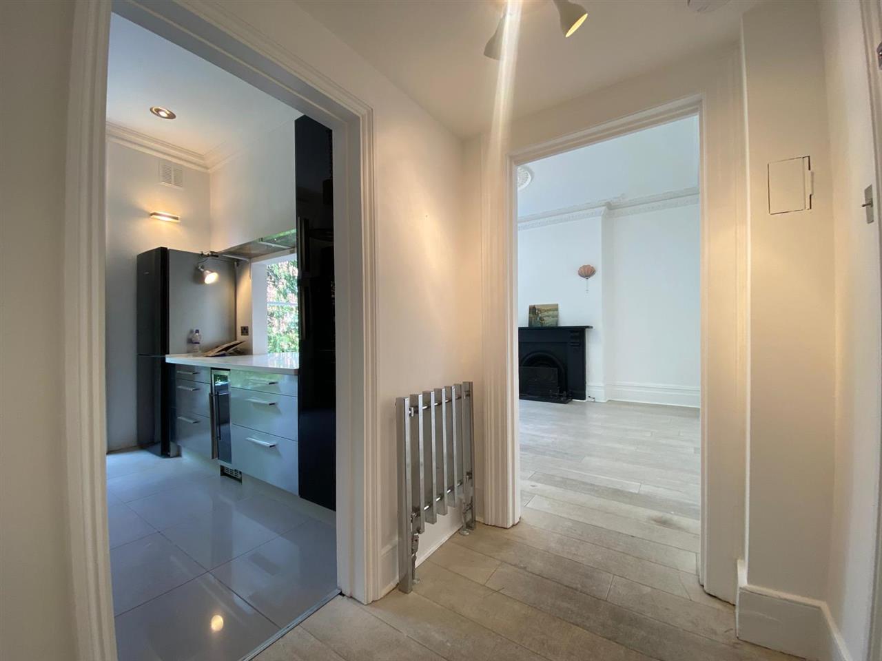 3 bed flat to rent in Lady Margaret Road 25