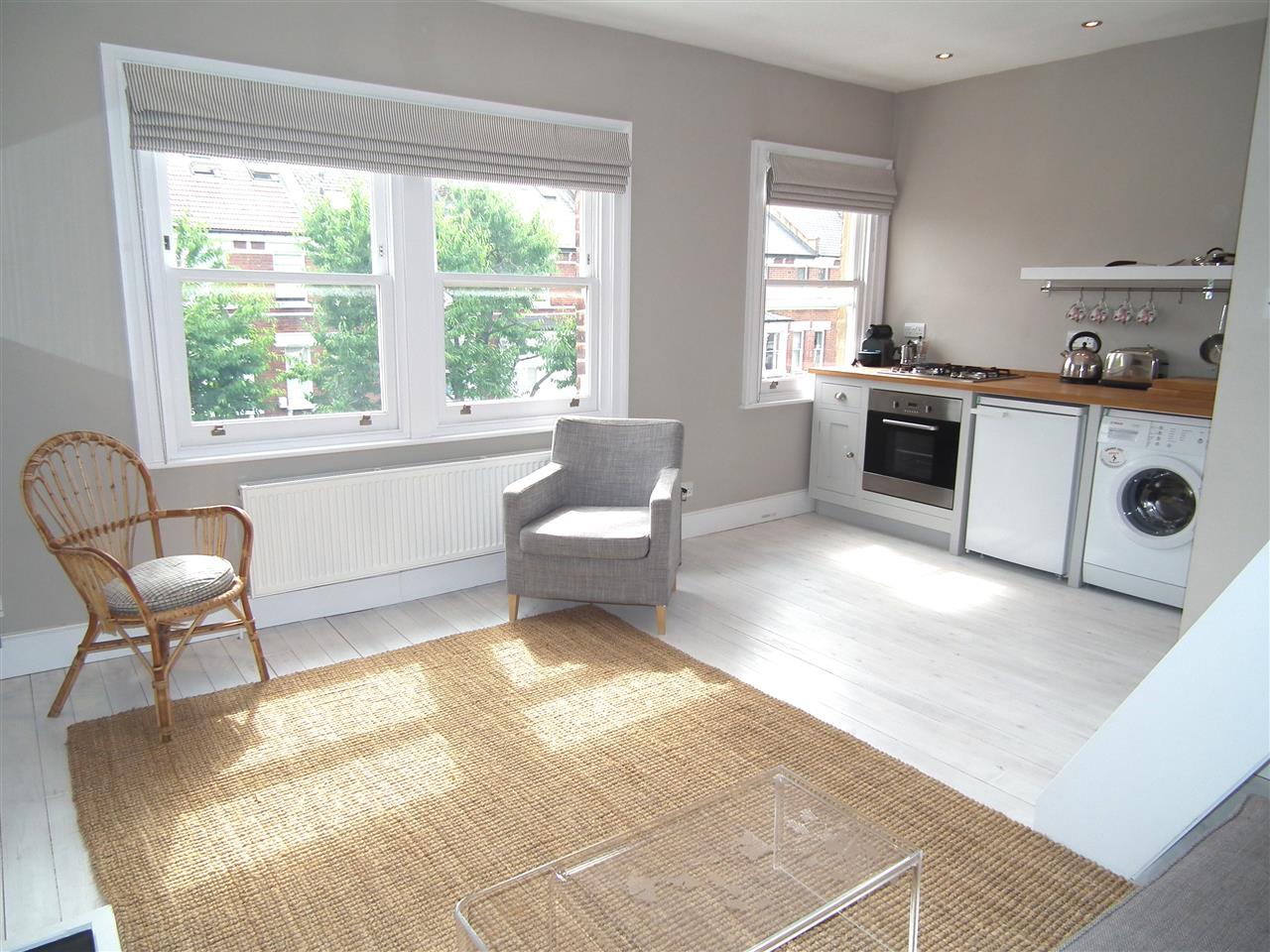 2 bed flat to rent in Beversbrook Road  - Property Image 1