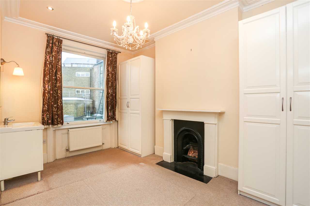 2 bed flat to rent in Bartholomew Road - Property Image 1