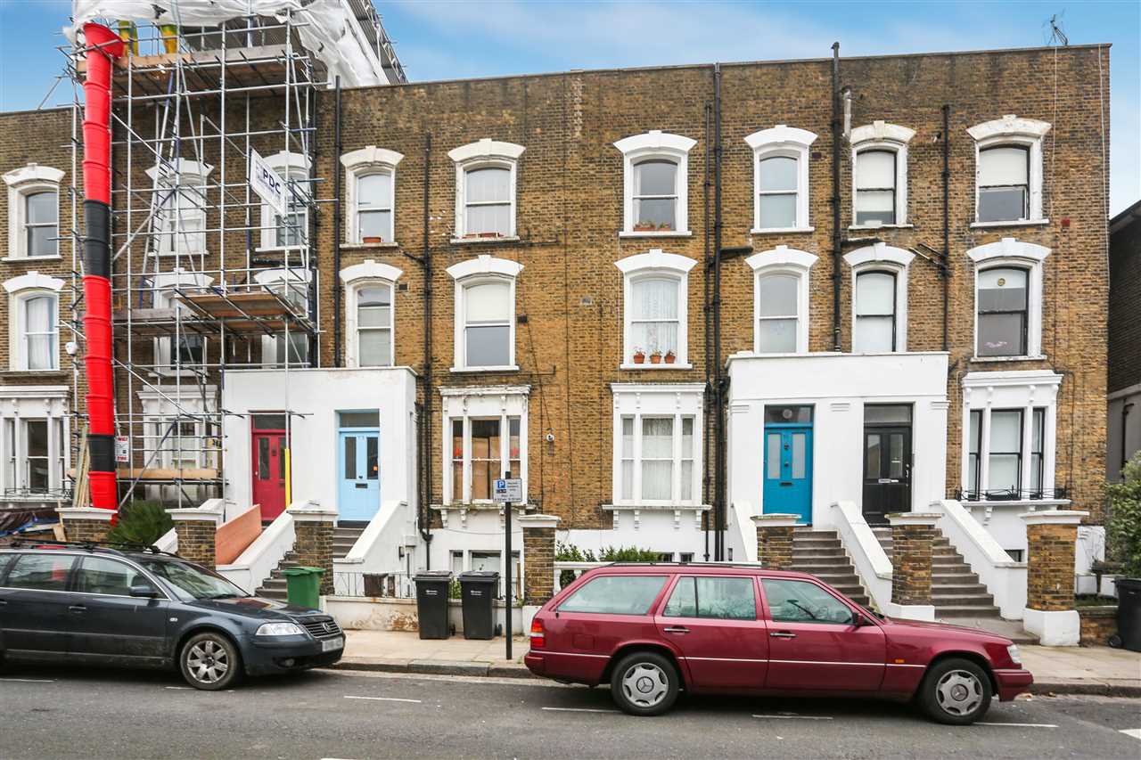 2 bed flat to rent in Bartholomew Road 2