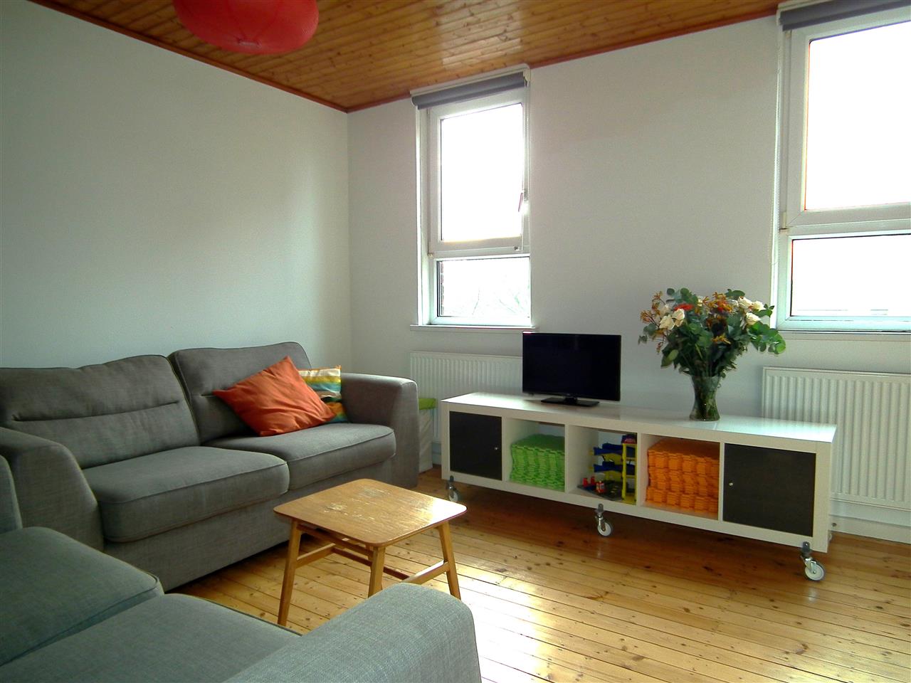 AVAILABLE FROM 7 MARCH 2025! A very well presented and modern MAJORITY FURNISHED purpose built maisonette situated within close proximity to local bus services, transport links via the Northern Line underground (Tufnell Park and Kentish Town), overground (Gospel Oak), the sports facilities and ...