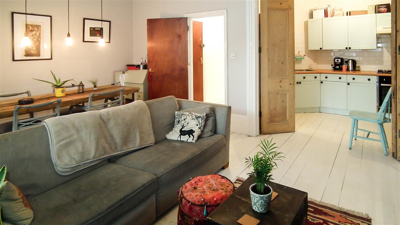 2 bed flat to rent in Tufnell Park Road 1