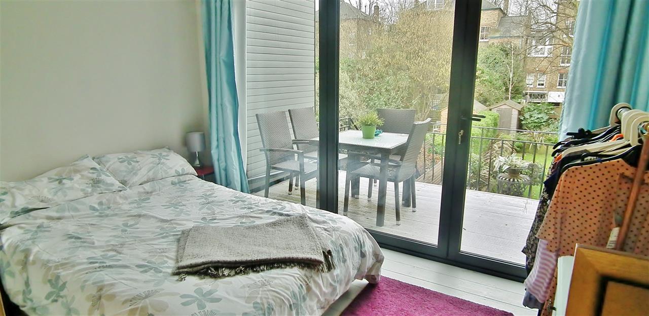 2 bed flat to rent in Tufnell Park Road 4