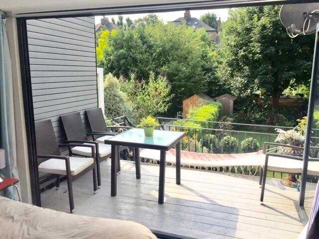 2 bed flat to rent in Tufnell Park Road 6