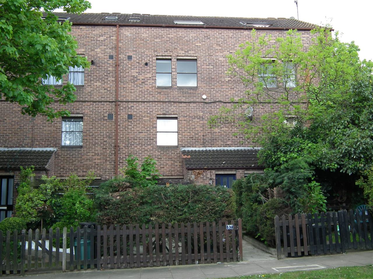 2 bed flat to rent in Greatfield Close  - Property Image 1