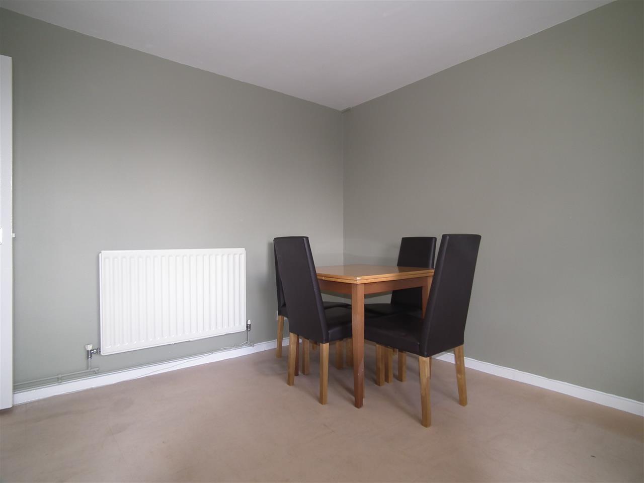 2 bed flat to rent in Greatfield Close 5
