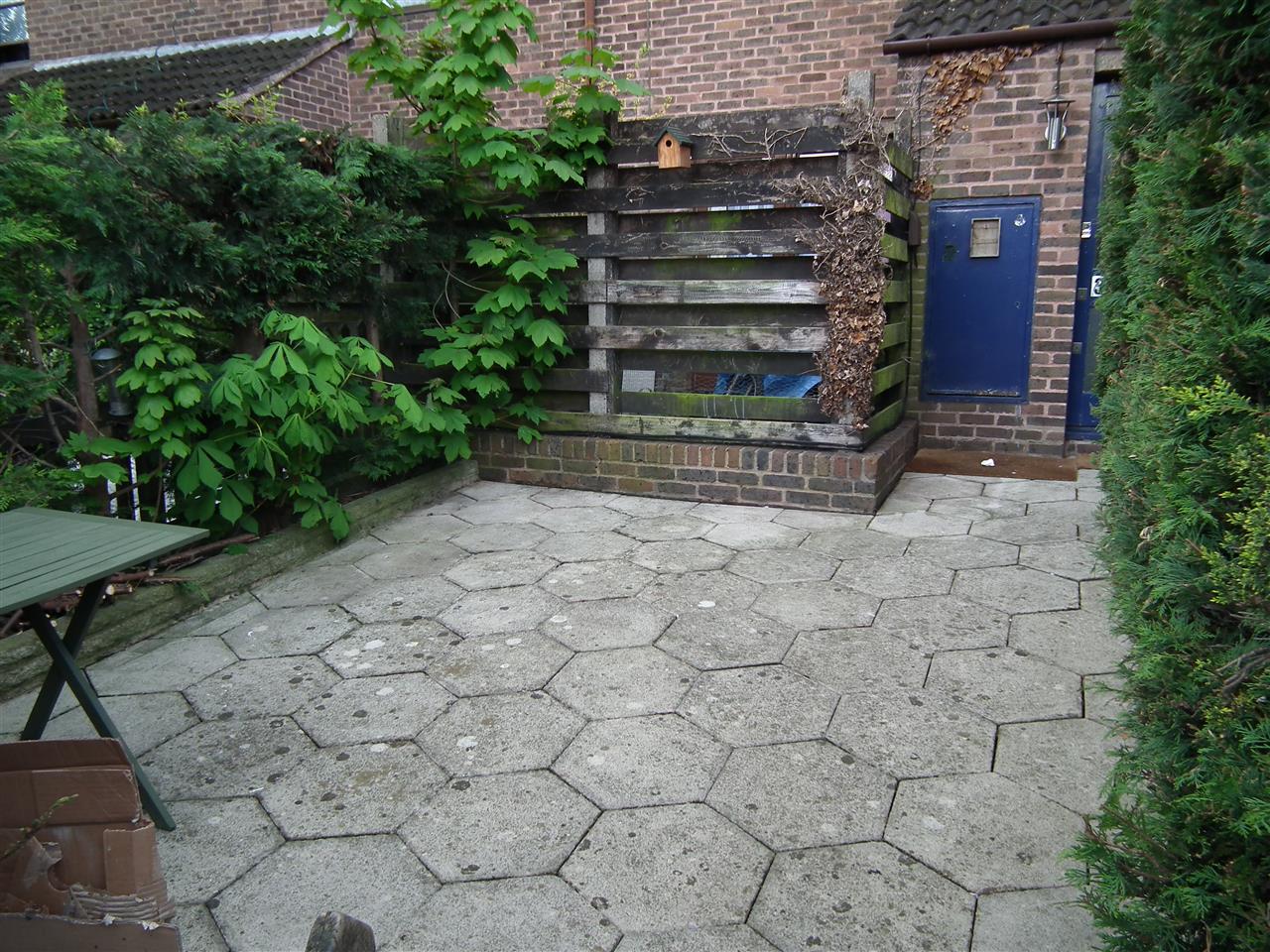 2 bed flat to rent in Greatfield Close 9