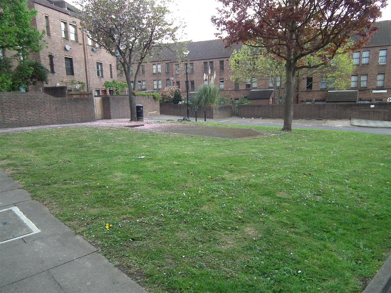 2 bed flat to rent in Greatfield Close 10
