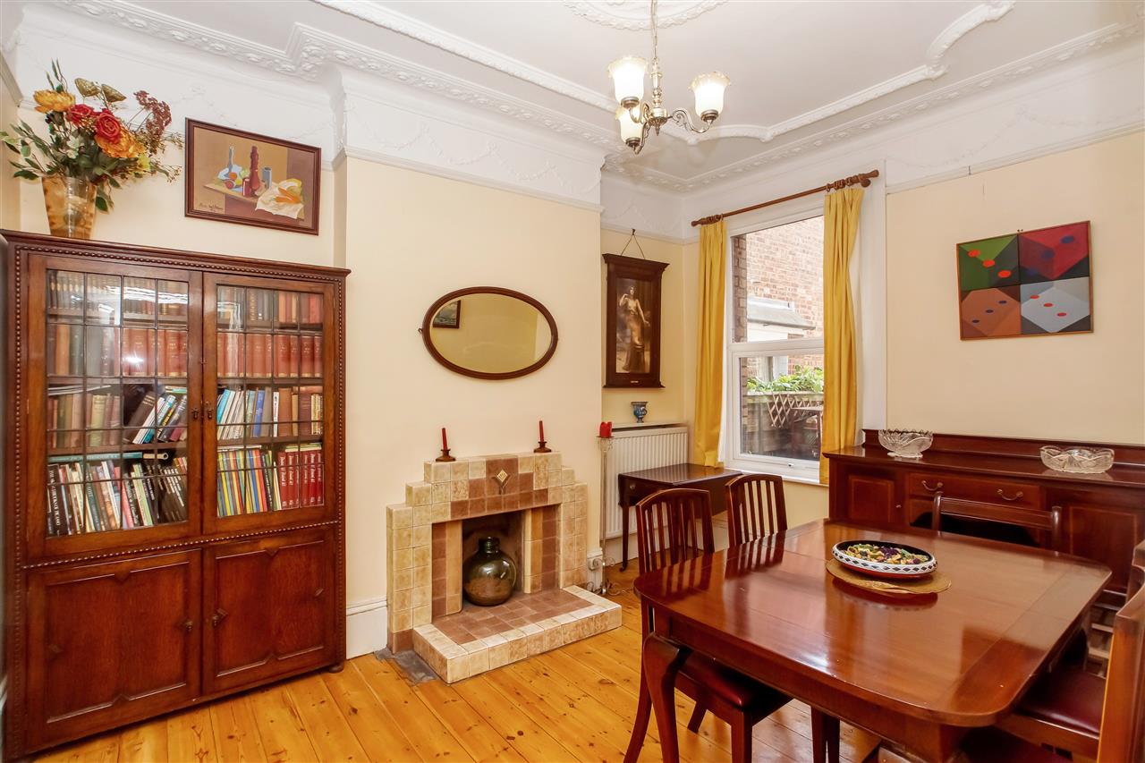 4 bed end of terrace house for sale in Tytherton Road  - Property Image 3