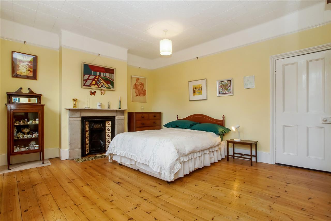 4 bed end of terrace house for sale in Tytherton Road 8