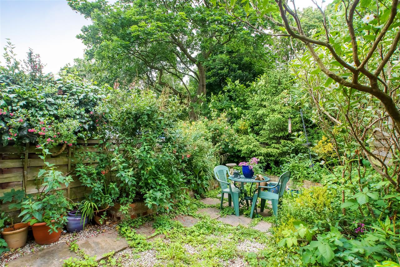 4 bed end of terrace house for sale in Tytherton Road 13