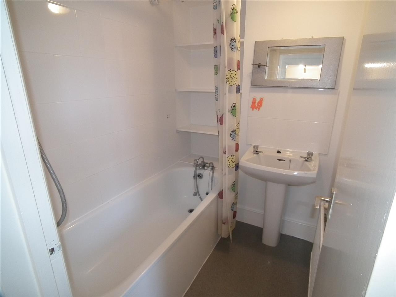 2 bed flat to rent in Anson Road  - Property Image 6