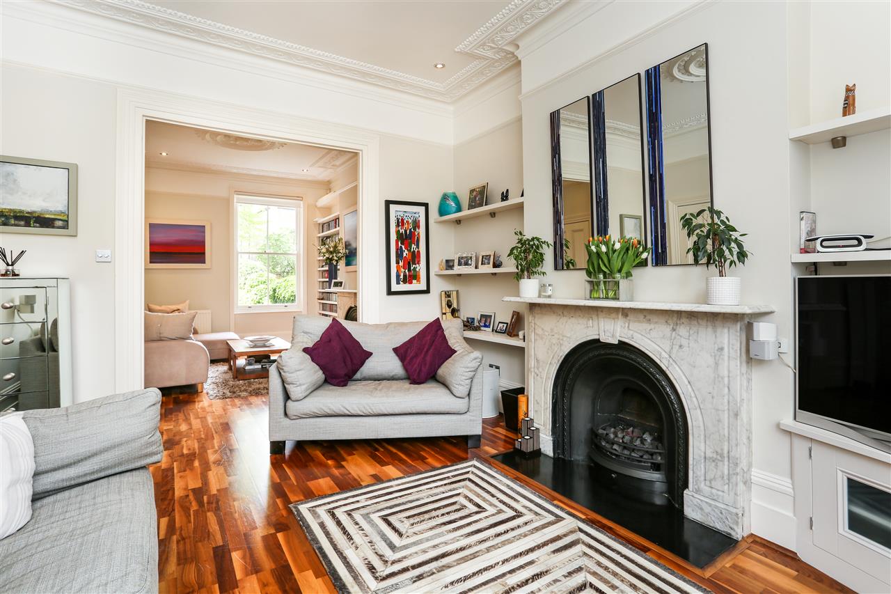 4 bed house for sale in Huddleston Road  - Property Image 3