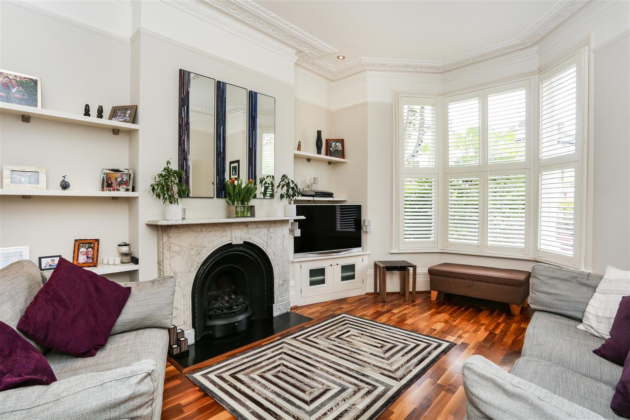 4 bed house for sale in Huddleston Road  - Property Image 4