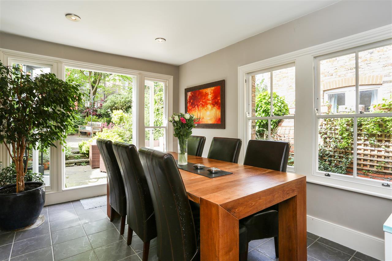 4 bed house for sale in Huddleston Road 5